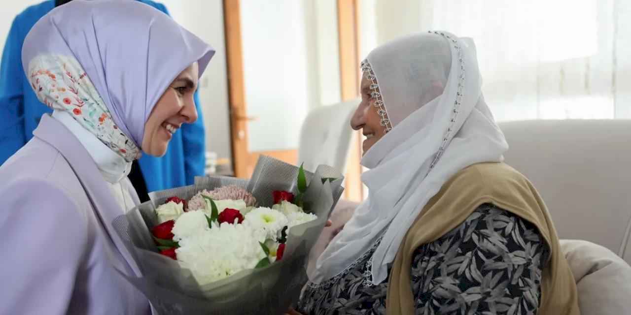 Elazığ'ın fenomen babaannesine Bakan Göktaş'tan sürpriz ziyaret