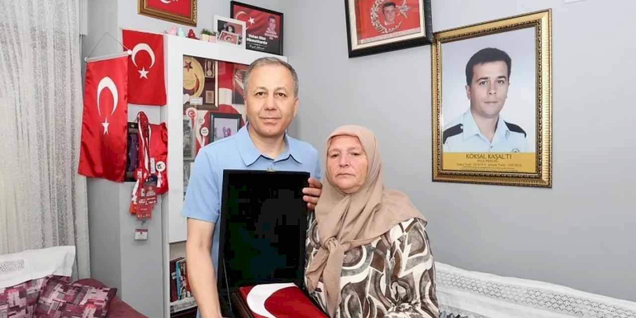 Bakan Yerlikaya'dan şehit ailesine ziyaret