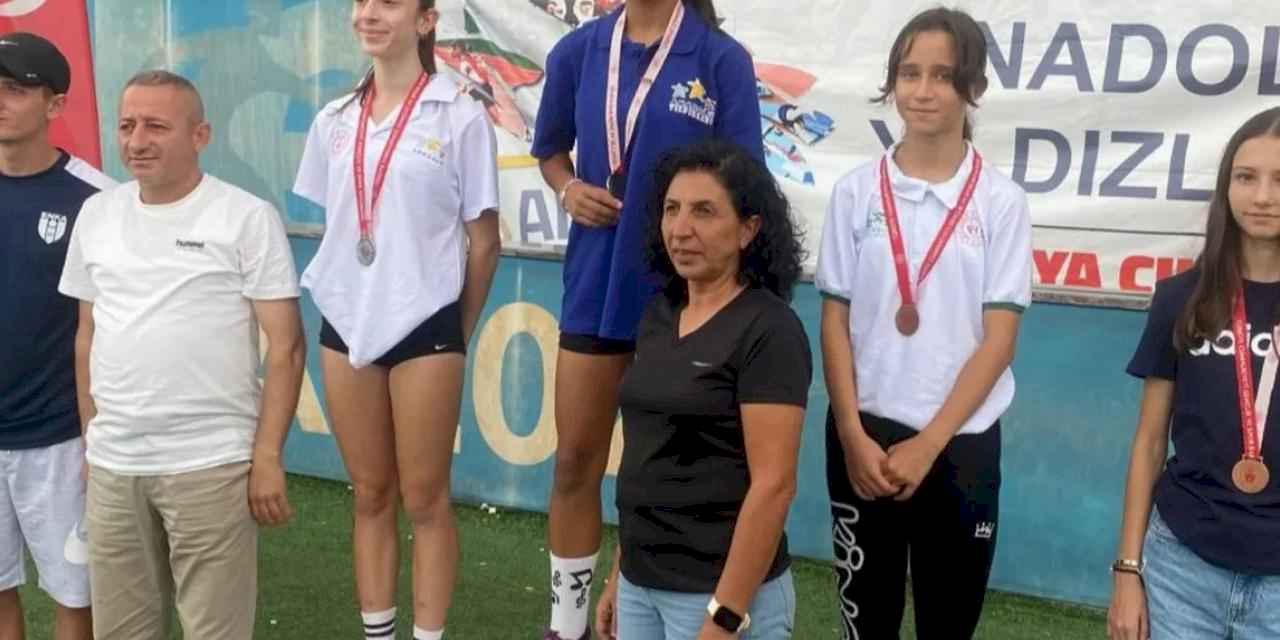 Sakarya Büyükşehir sporcuları başarılarına yenilerini ekledi