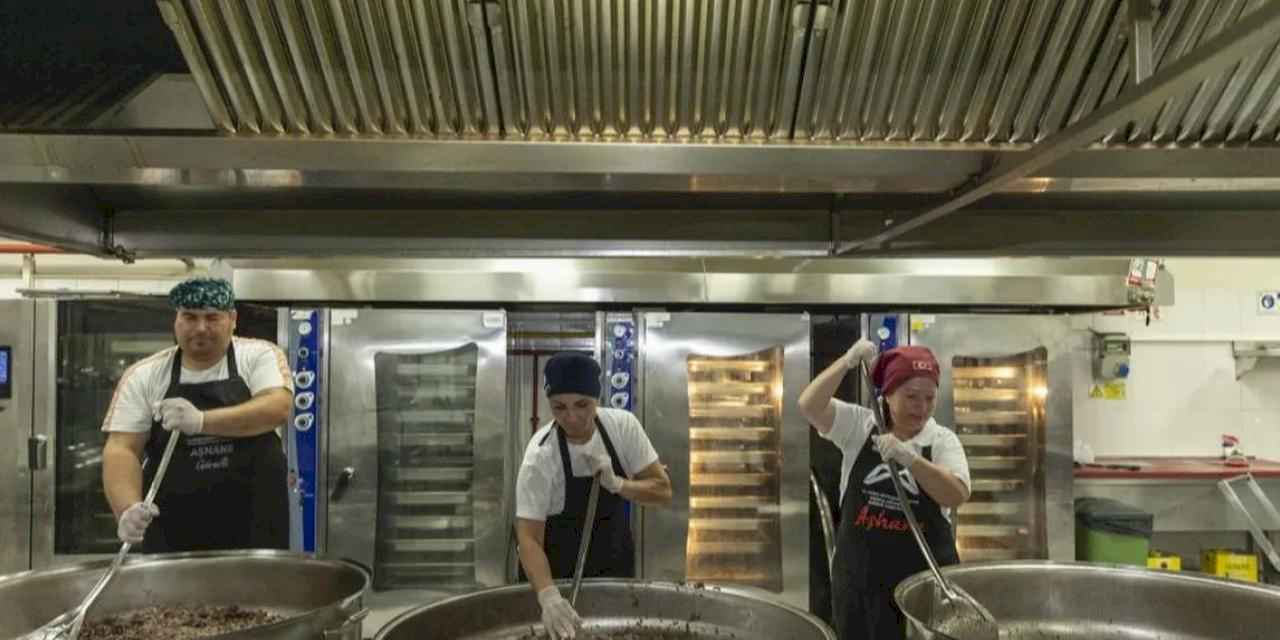 Mersin'de tencereler dayanışma için kaynıyor