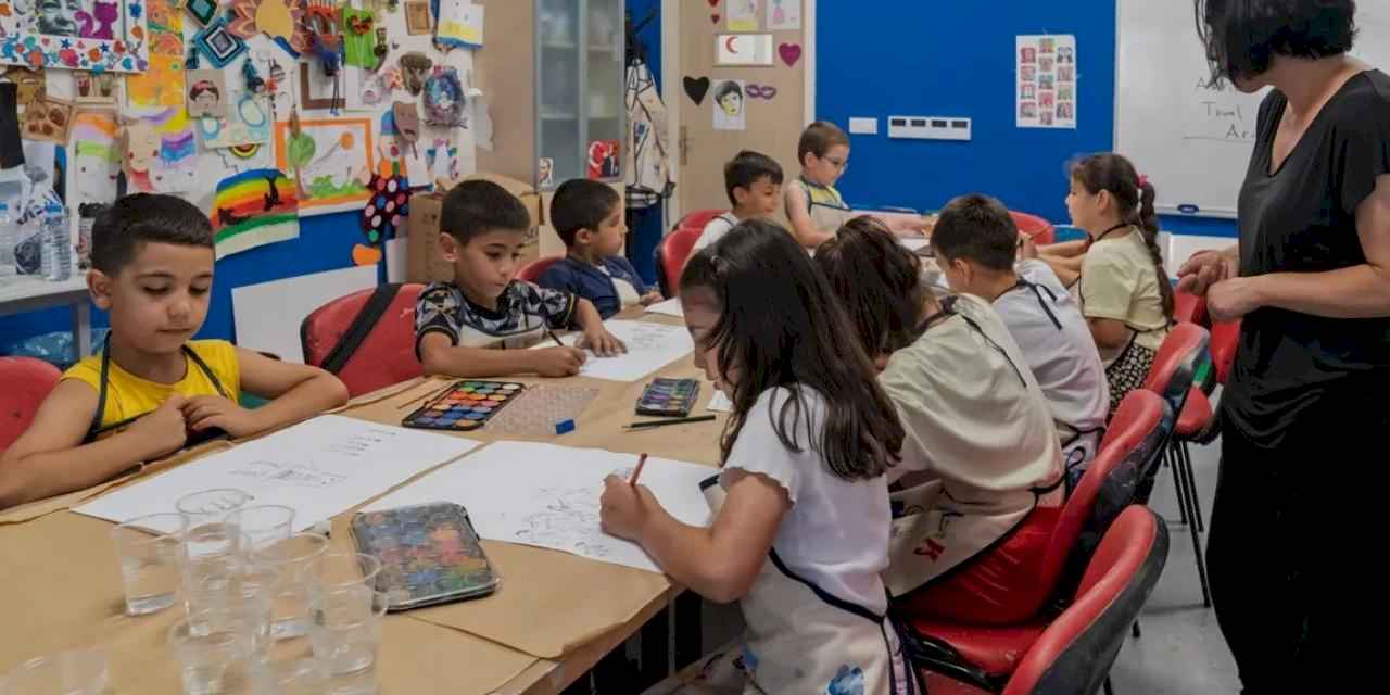 İzmirli çocuklar yaz tatilinde eğlenerek öğreniyor