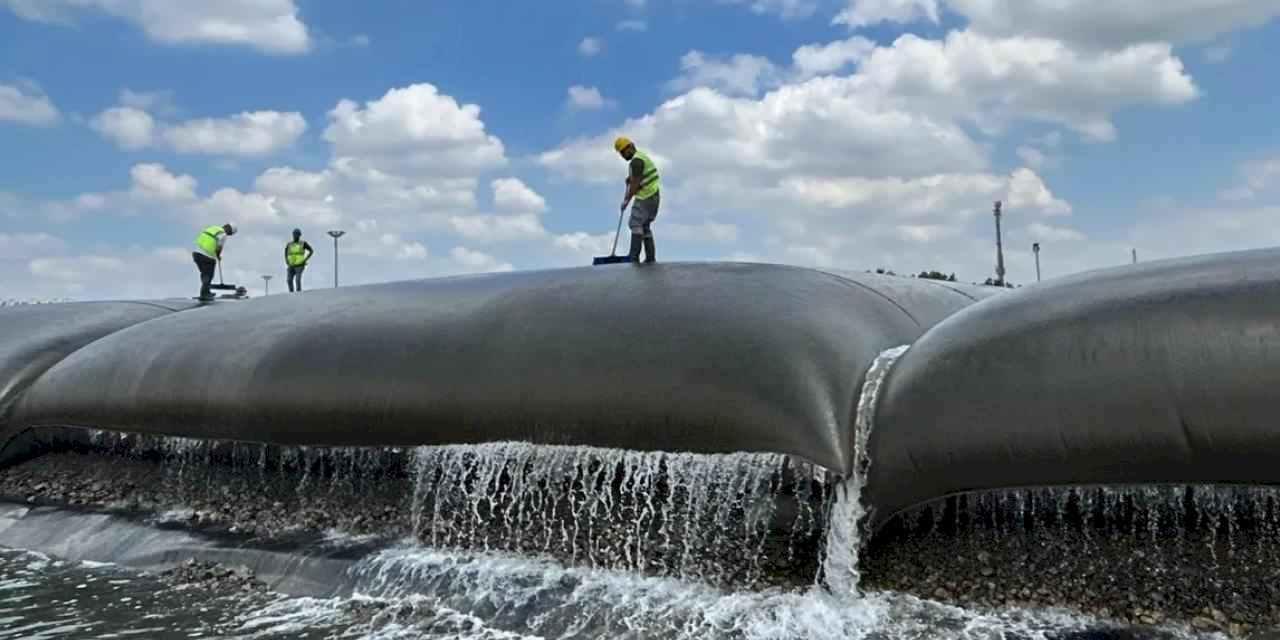 İzmit Körfezi’nde dip çamuru temizliği sürüyor