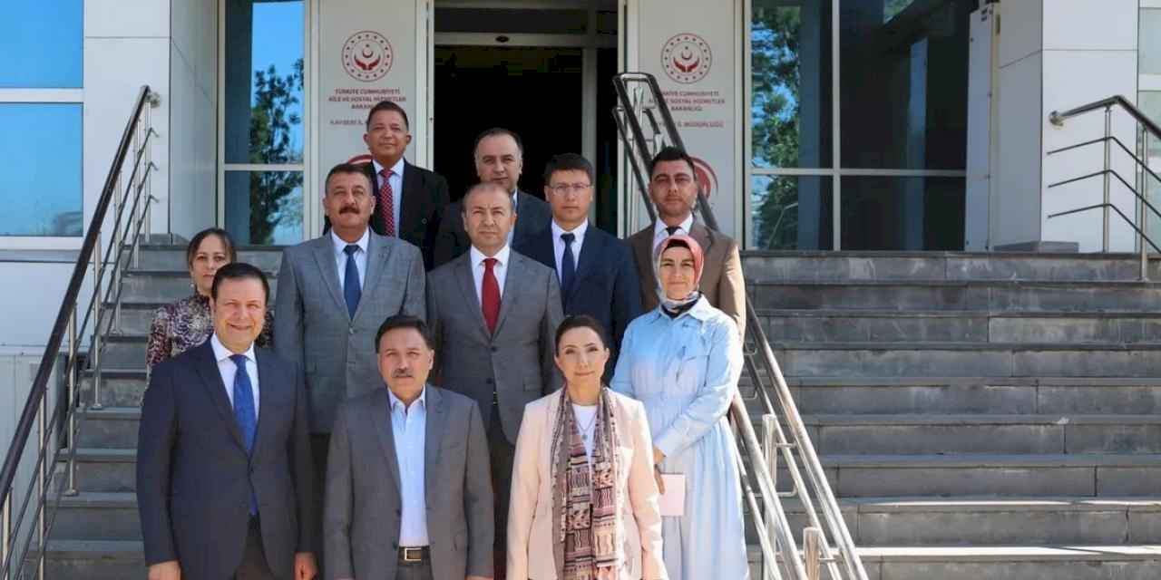 Kayseri Valisi Çiçek'ten Aile ve Sosyal Hizmetler'e ziyaret