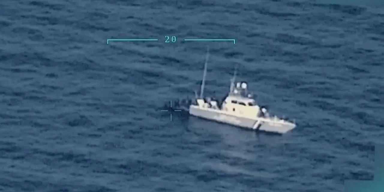 Yunanistan’ın denize bıraktığı düzensiz göçmenleri Sahil Güvenlik kurtardı