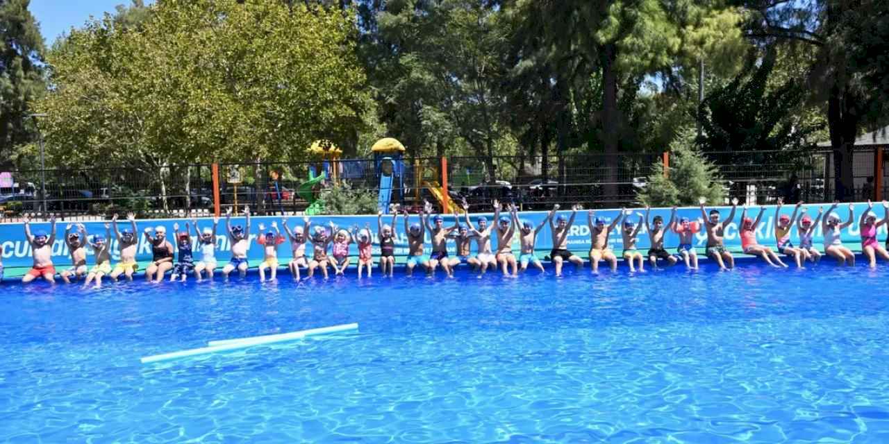 Manisa Büyükşehir’in havuzları çocuklarla buluşuyor