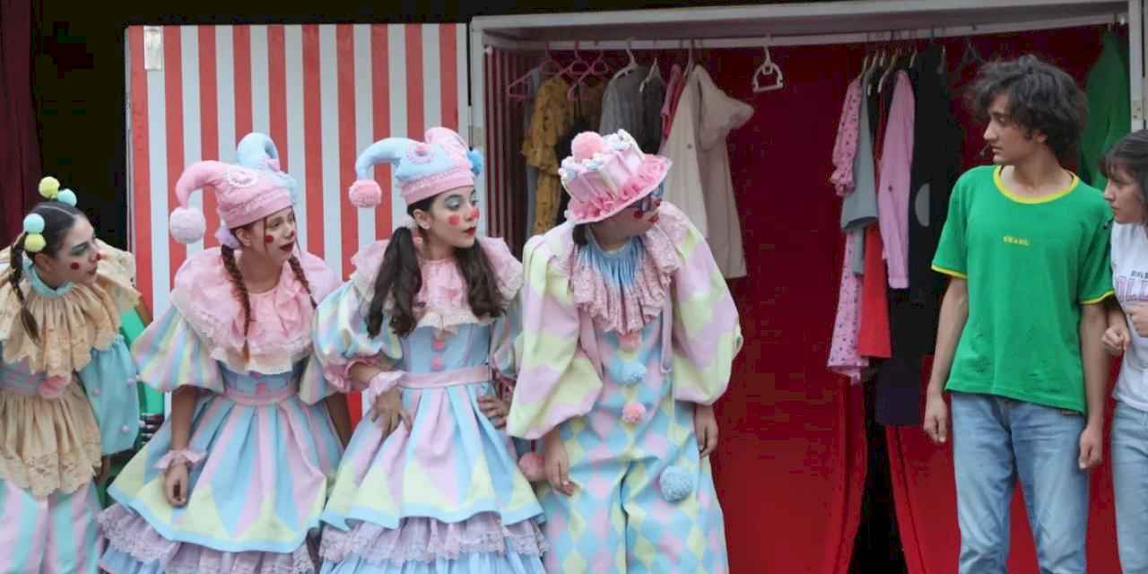 İzmir Karabağlar’da çocuklar sahnede parladı