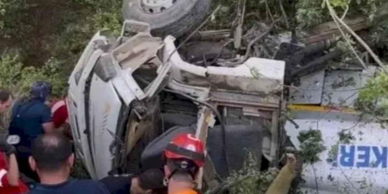 Bursa Kestel'de yangına su taşıyan tanker devrildi: 3 ölü