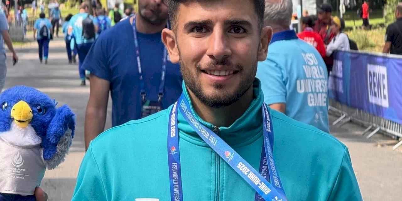 Bursa Osmangazili atletin milli forma ile madalya sevinci