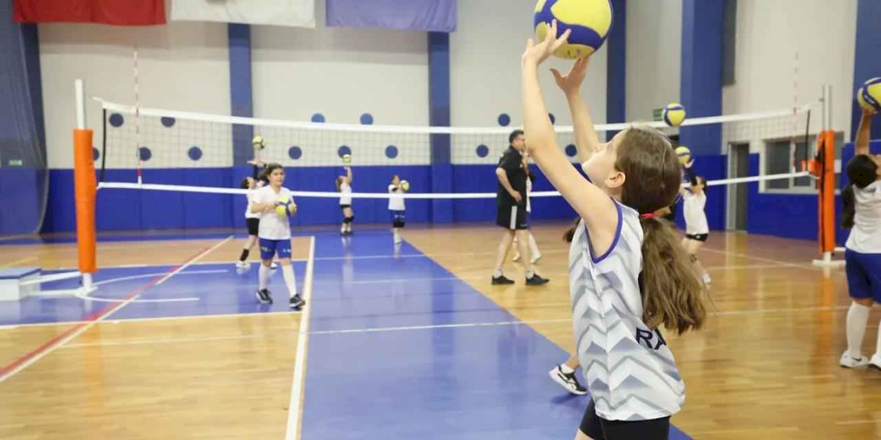 İstanbul Büyükşehir on binlerce çocuğu sporla buluşturuyor