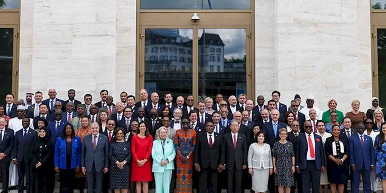 TBMM Başkanı Kurtulmuş, Cenevre’de aile fotoğrafında