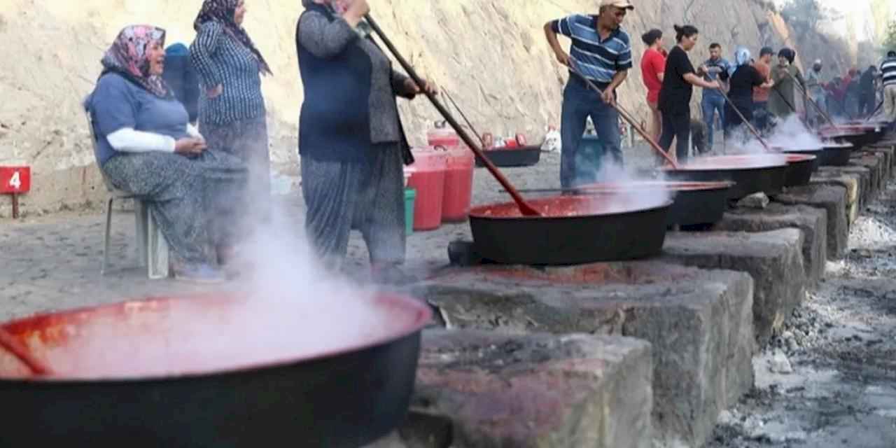 Kayseri Melikgazi'de salçalar kaynamaya başlıyor