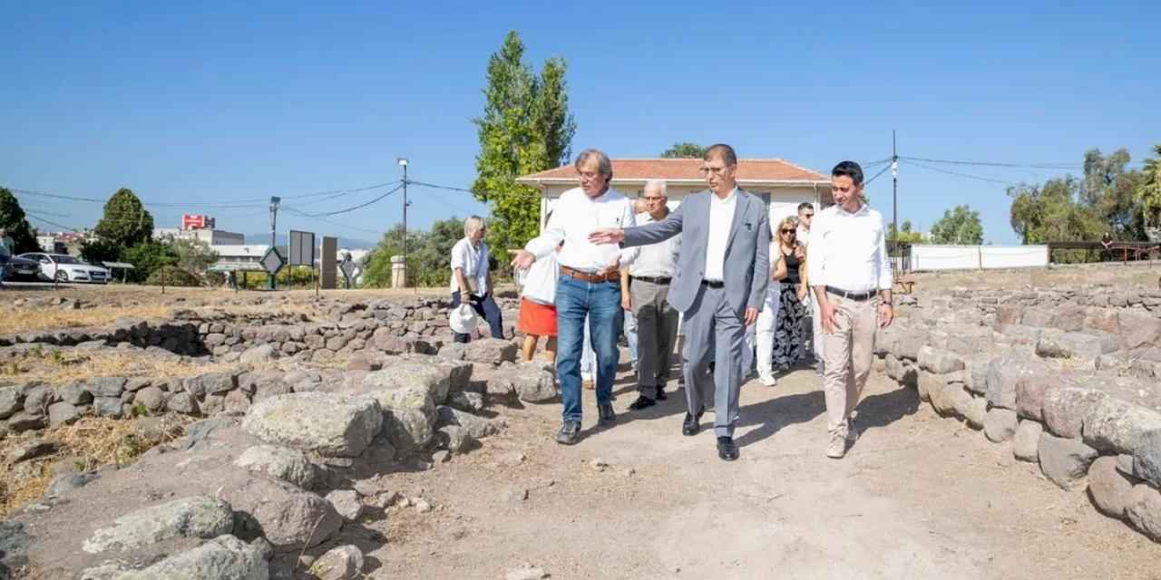 Başkan Tugay Smyrna kazılarını inceledi