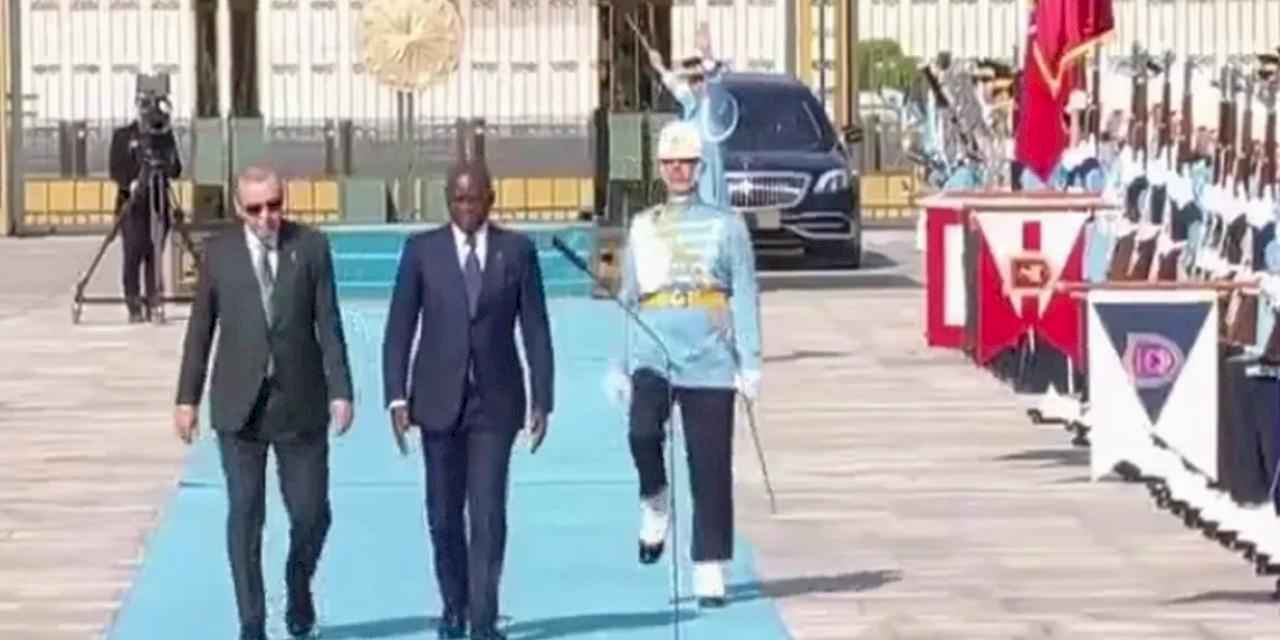 Gabon Cumhurbaşkanı Nguema Külliye'de