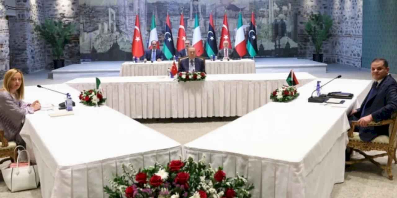 İstanbul'da üçlü işbirliği zirvesi başladı