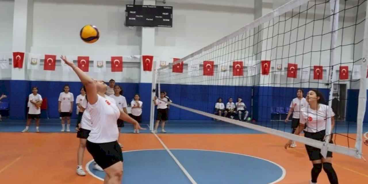 Kız çocuklarından voleybol kursuna yoğun ilgi