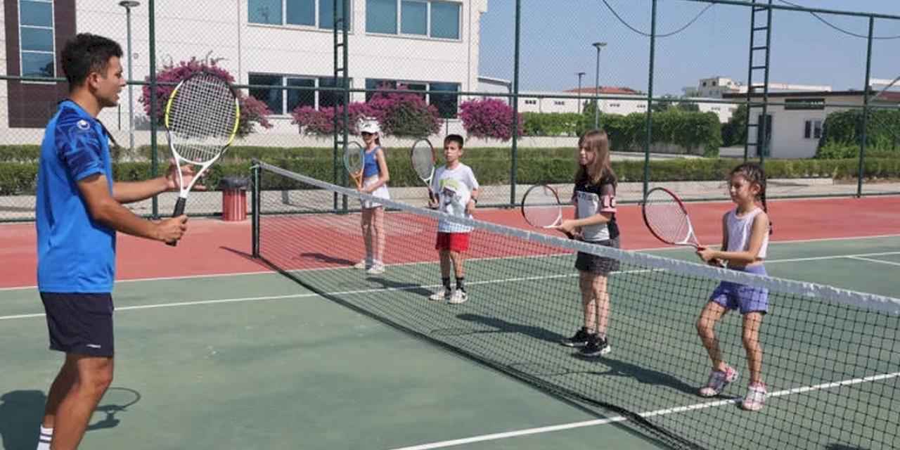 Antalya Büyükşehir Döşemealtı’nda yeni tenis kursu açtı