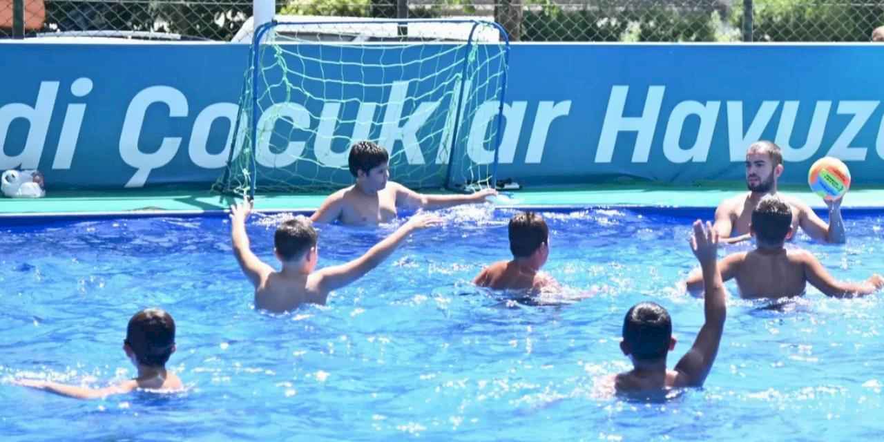 Manisa’da portatif havuzlarla ücretsiz yüzme keyfi