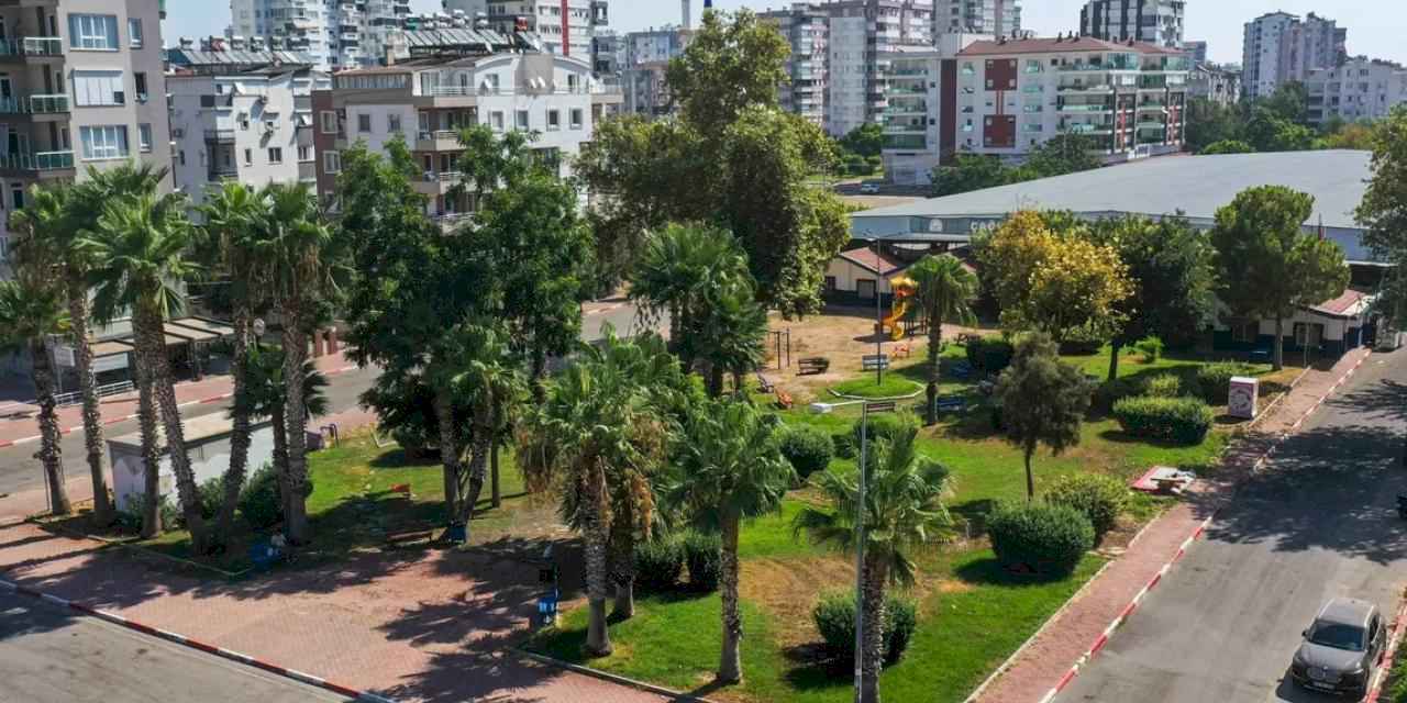 Ferdi Zeyrek’in adı Muratpaşa’da bir parkta yaşatılacak