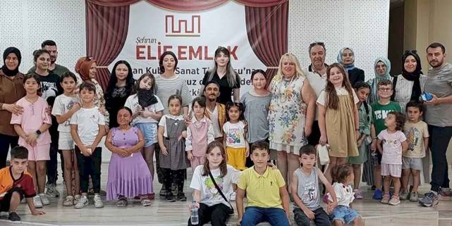 'Yağmur Hanım’ın Konağı' dakikalarca ayakta alkışlandı