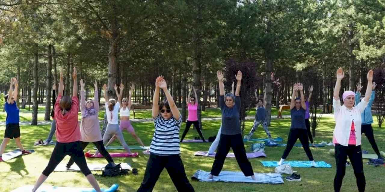 Eskişehir’de 2 bin kişi açık havada sporun keyfini çıkardı