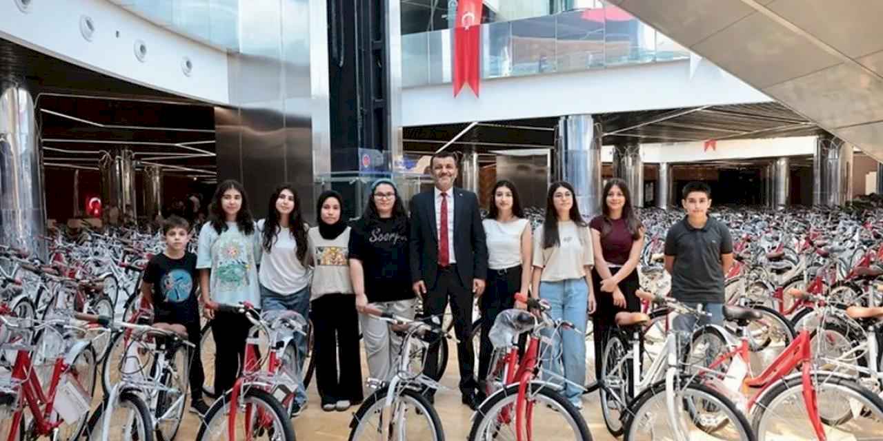 Denizli’de başarıya pedal gücü: 615 öğrenciye bisiklet ödülü