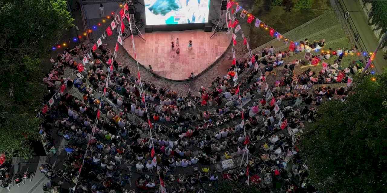 Ankara Keçiörenliler açık havada sinemanın keyfini çıkardı