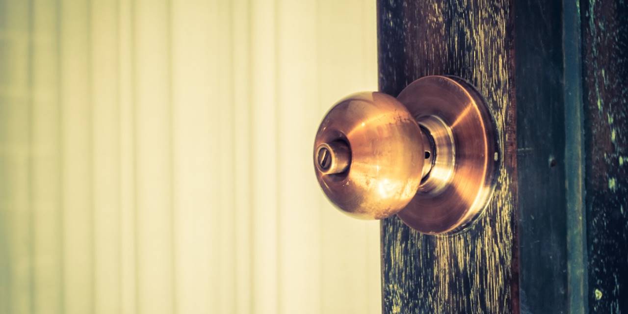 Kapı Kolu Trendleri: Modern, Klasik ve Rustik Modellerin Karşılaştırması