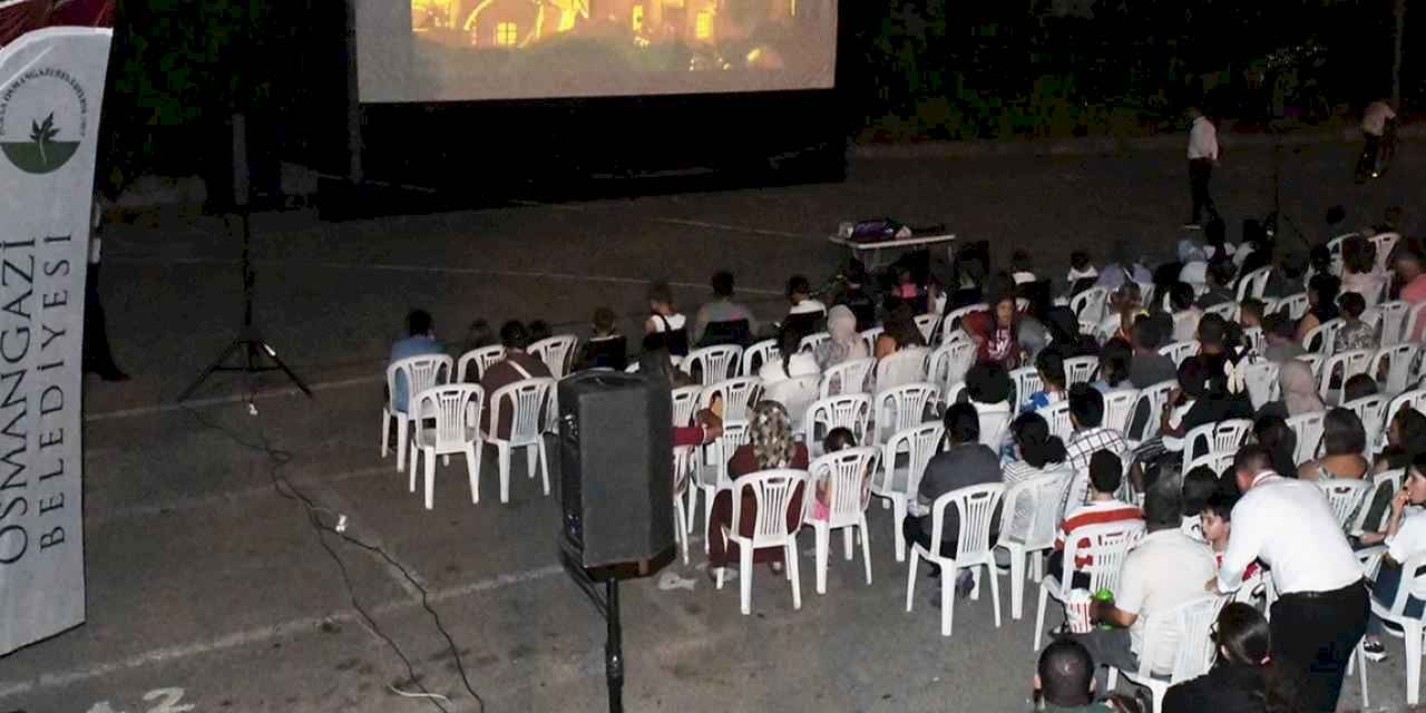 Bursa Osmangazi'de yaz akşamlarına sinema keyfi
