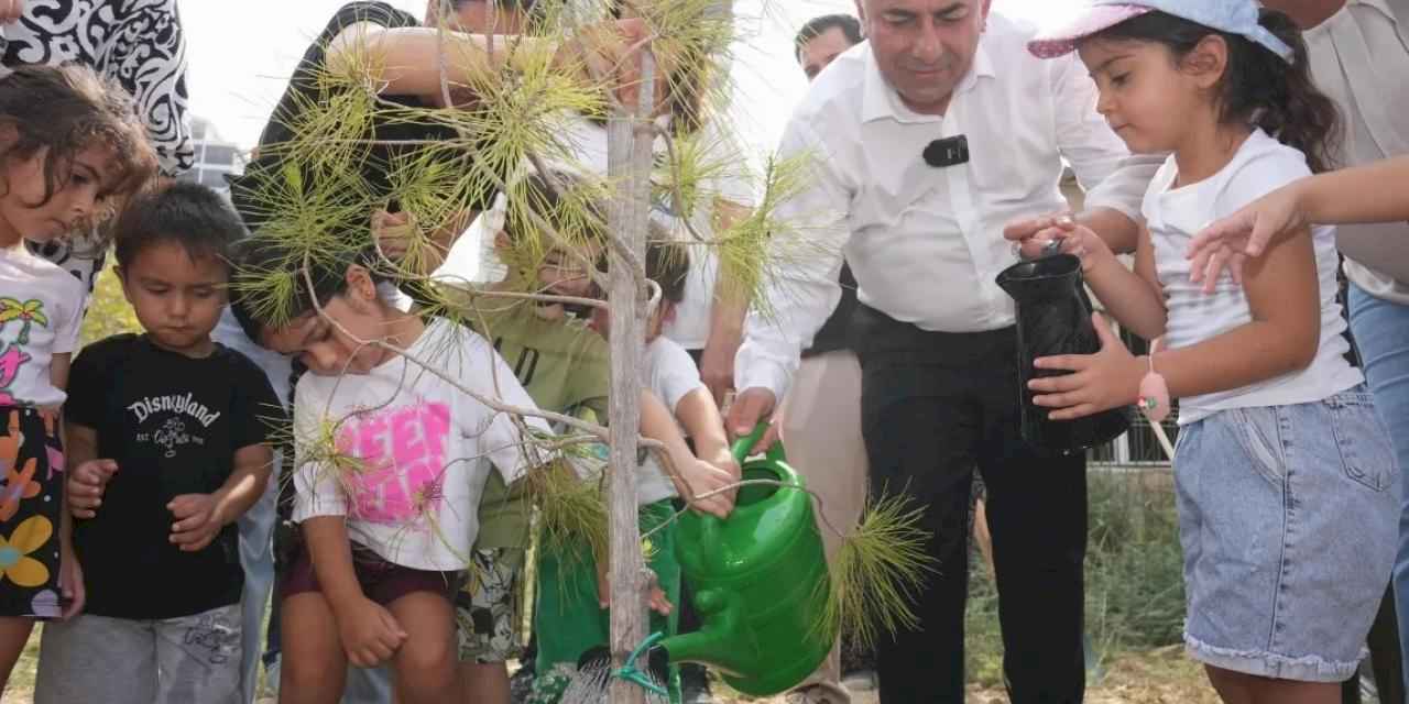 Adana'da gelecek için fidanlar dikildi