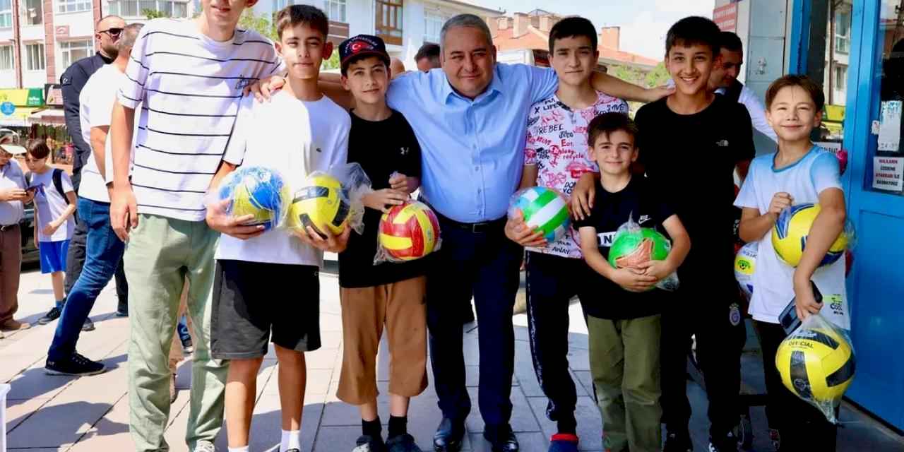 Ankara Keçiören'de Başkan Mesut Özarslan esnafın yanında