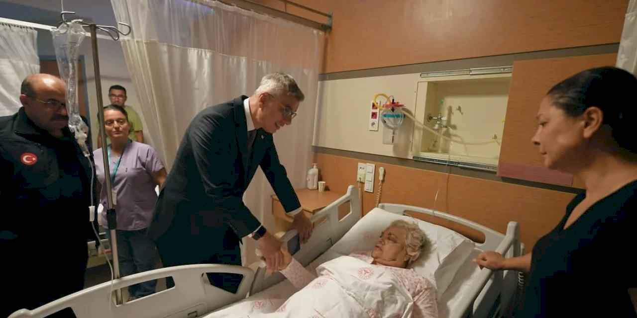 Bakan Memişoğlu, Balıkesir’deki depremzedeleri ziyaret etti