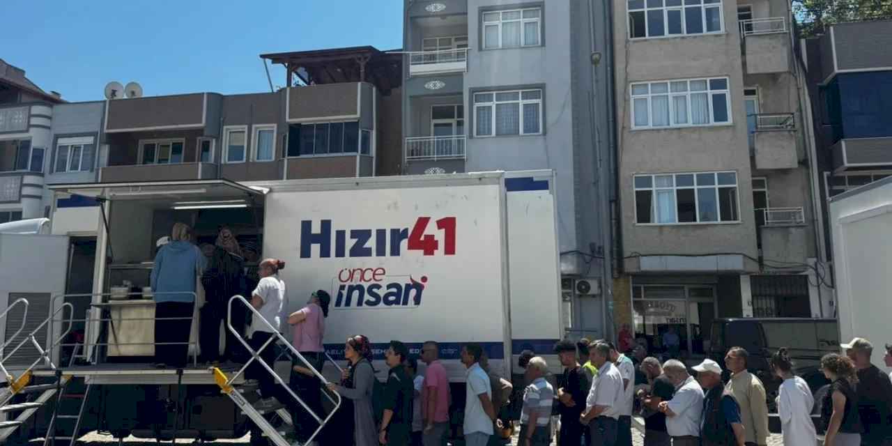 Hızır 41, Sındırgı’da depremzedelerin yanında