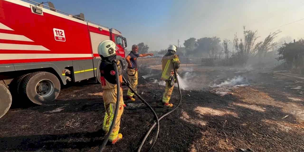 İzmir Menemen’deki ot yangını fabrikalara sıçramadan kontrol altında