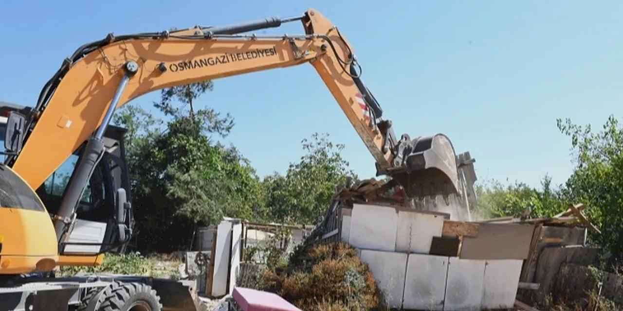 Bursa Osmangazi'de sit alanına yapılan kaçak yapılar yıkıldı