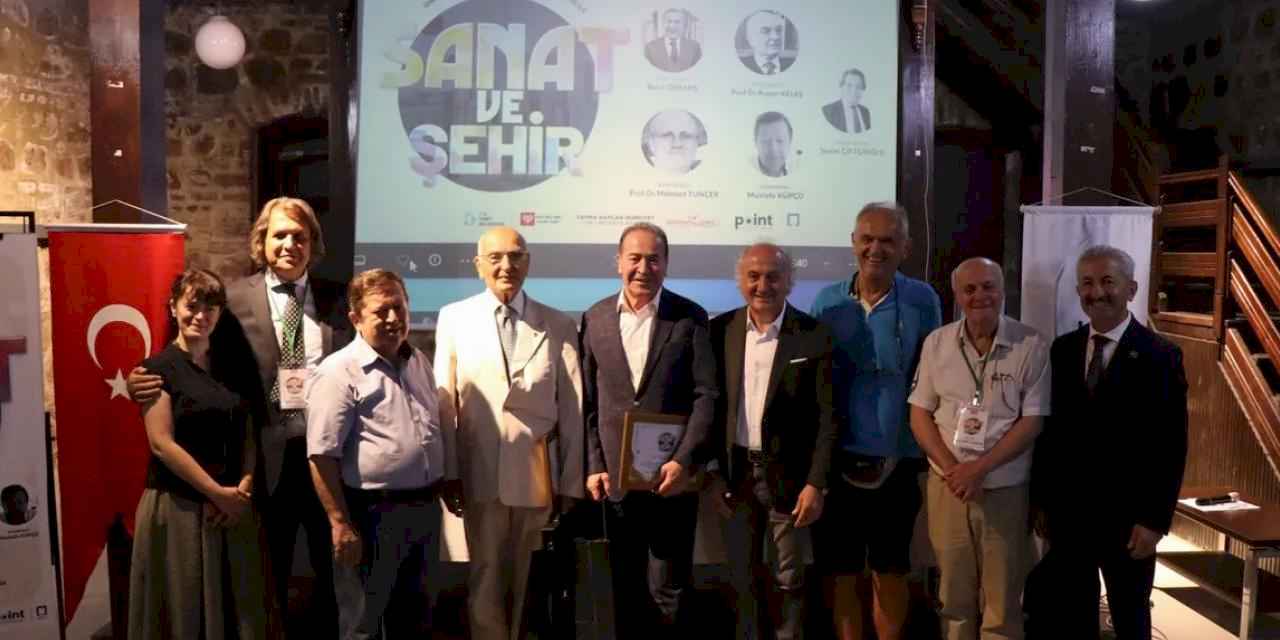 Sanatın kent dokusundaki yeri İzmit’te konuşuldu