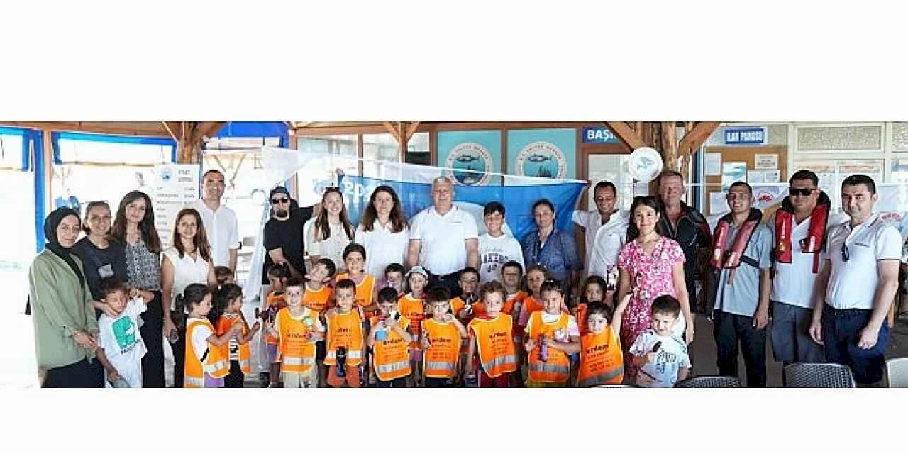 Setur Marinaları'nın su üstü temizlik robotu Smartium Clean, "Mavi Yarınlar" projesi için denize indi