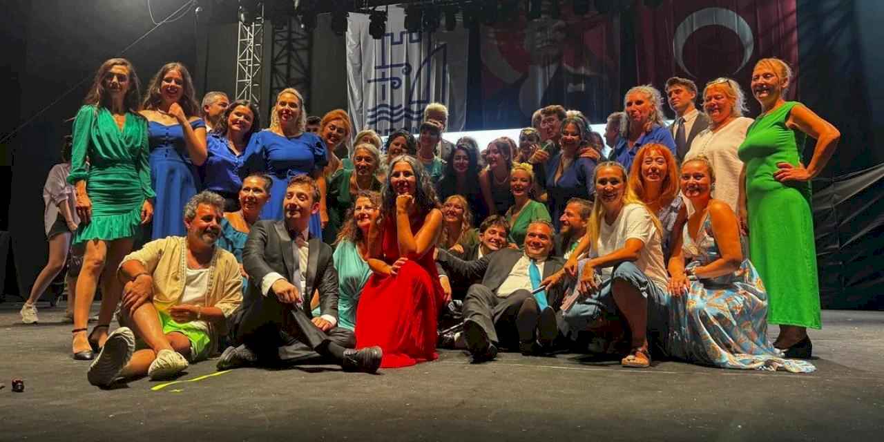 Sokağın Kadınları Sakız Ağacım için oynandı