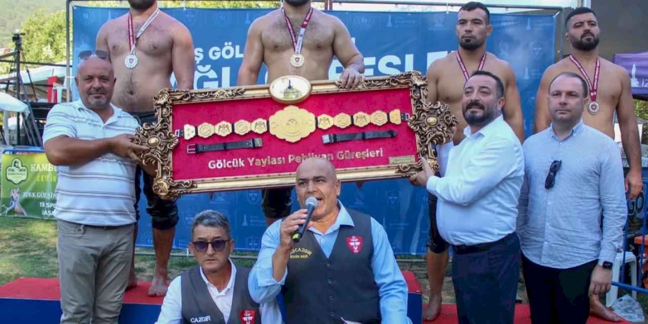 İzmir'in başpehlivanı belli oldu... Altın kemer sahibine teslim edildi