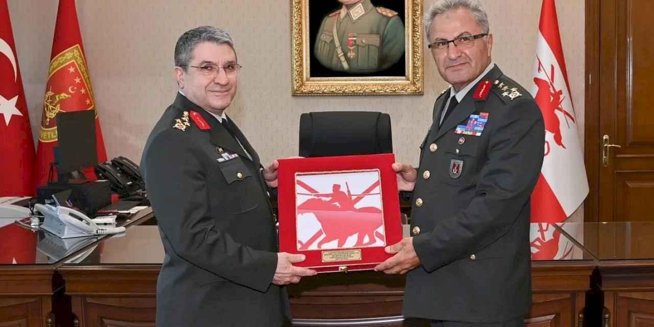 Kara Kuvvetleri ve Genelkurmay’da devir teslim