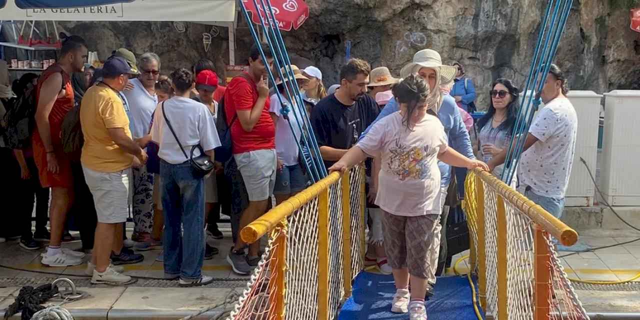 Muratpaşa’dan özel çocuklara mavi yolculuk