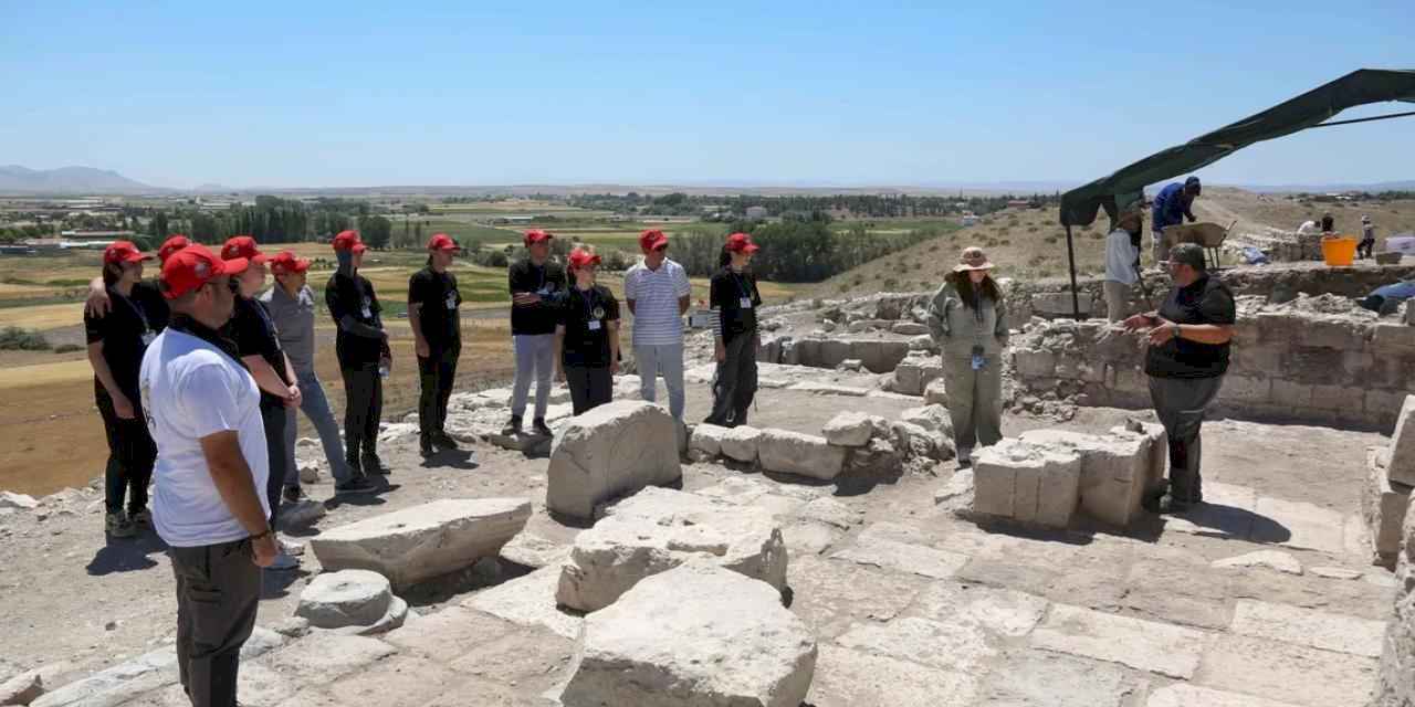 Lystra Antik Kenti’nde arkeoloji yaz kampı... Konyalı öğrenciler tarihe dokundu!