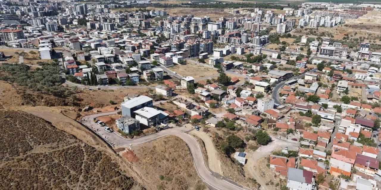 İzmir Çiğli’de yol ve park çalışmaları hız kesmeden sürüyor