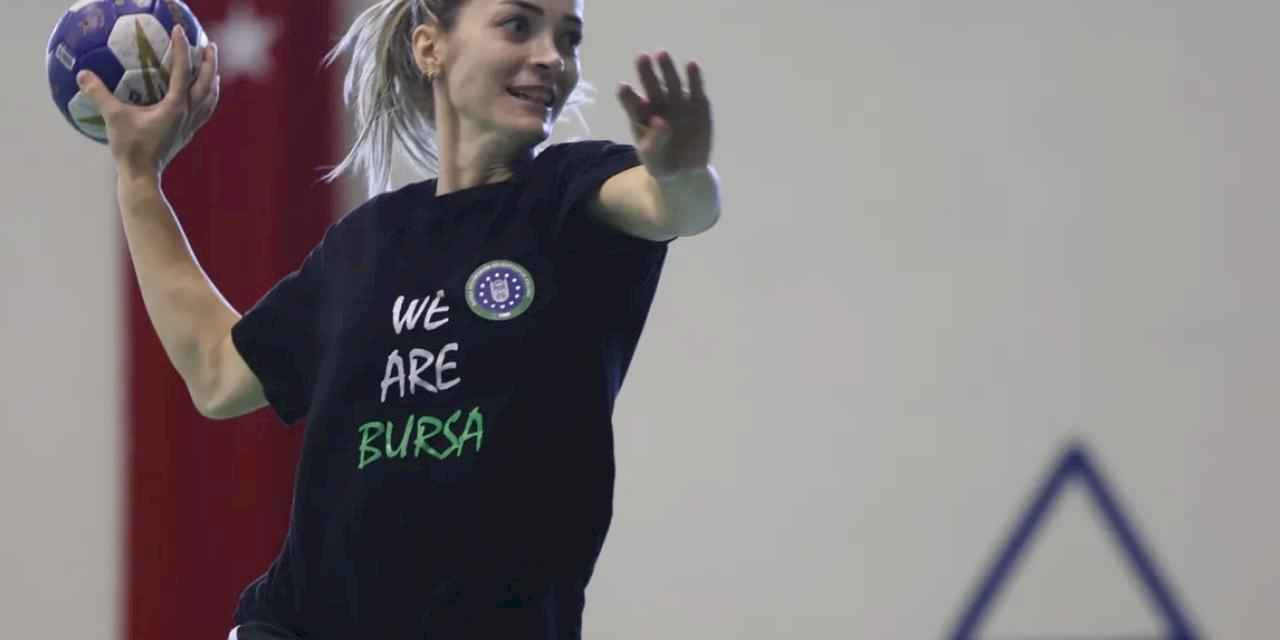 Bursa Büyükşehir'in kadın hentbolcuları yeni sezona iddialı hazırlanıyor