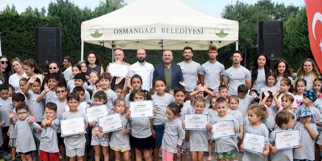 Bursa Osmangazi’de minikler yaz tatilinde yüzmeyi öğrendi