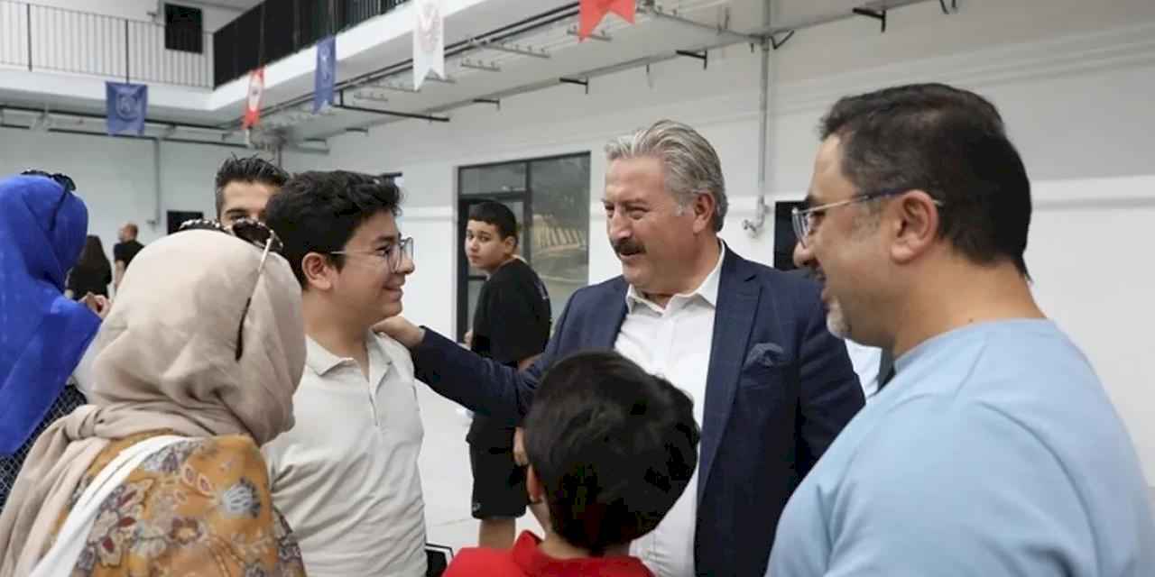 Mustafa Palancıoğlu Havacılık Lisesi'nin yeni öğrencileriyle tanıştı