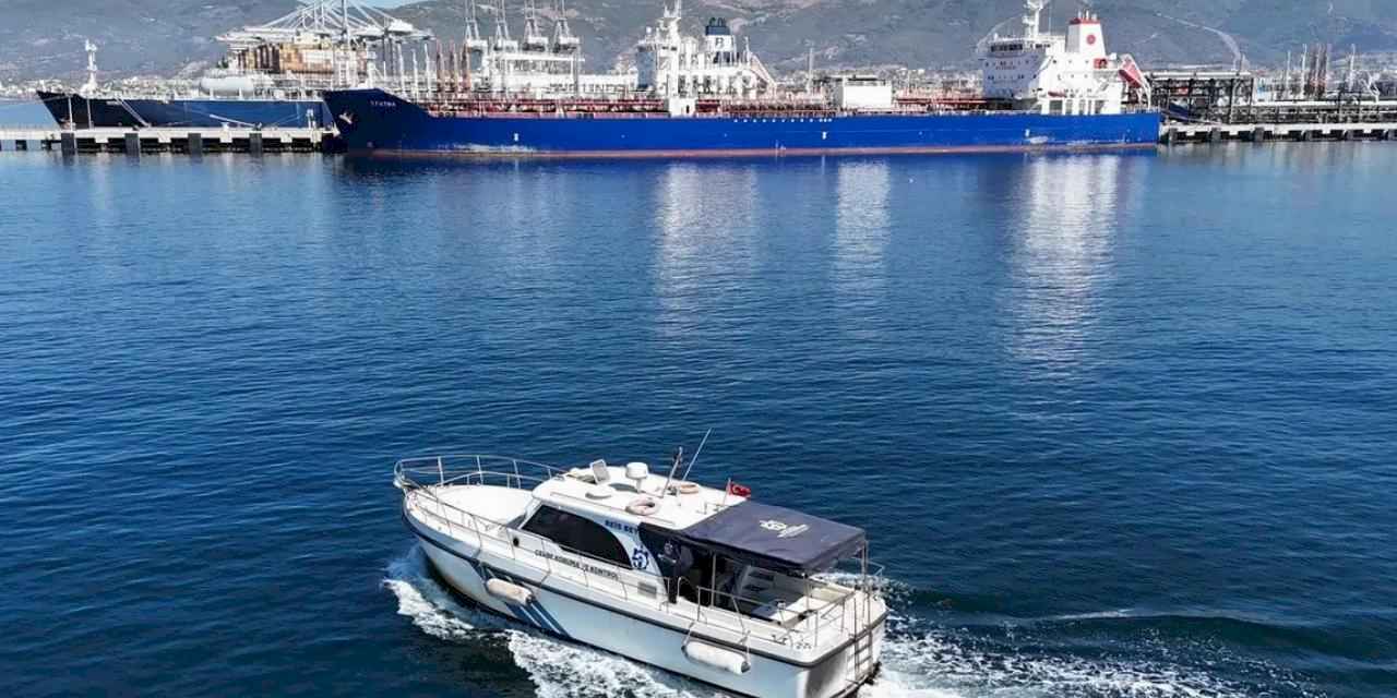 İzmit Körfezi'nde denizi kirleten gemiye suçüstü!
