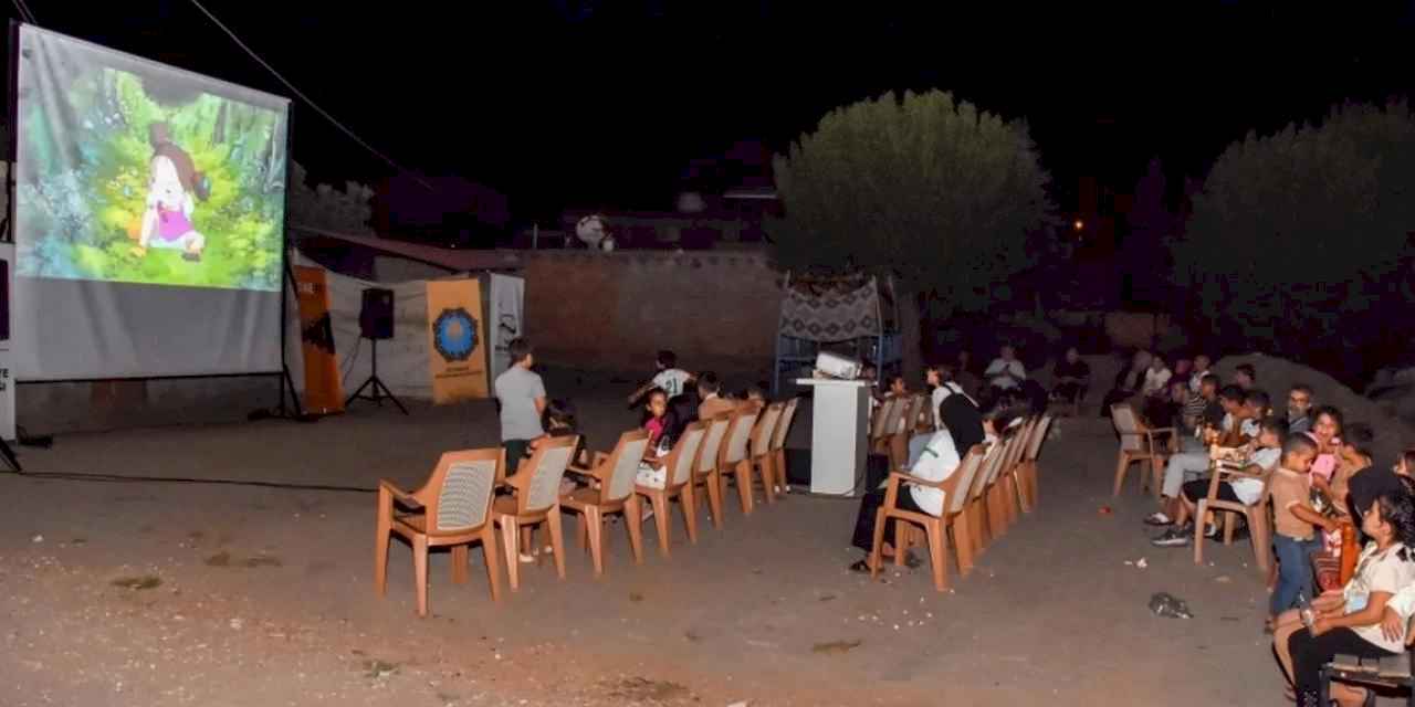 Diyarbakır'da Açık Hava Film Gösterimleri çocuklardan ilgi görüyor