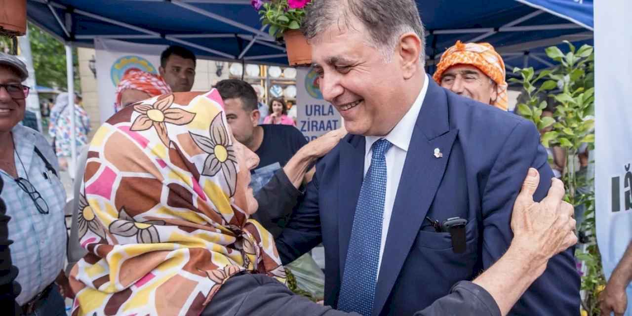 İzmir’de emeklilere destek sürüyor