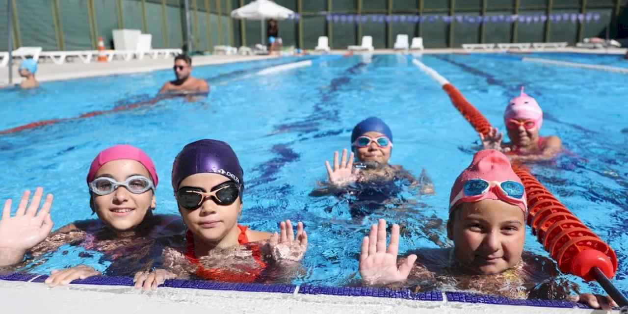 Bursalı minik yüzücüler sertifikalandı