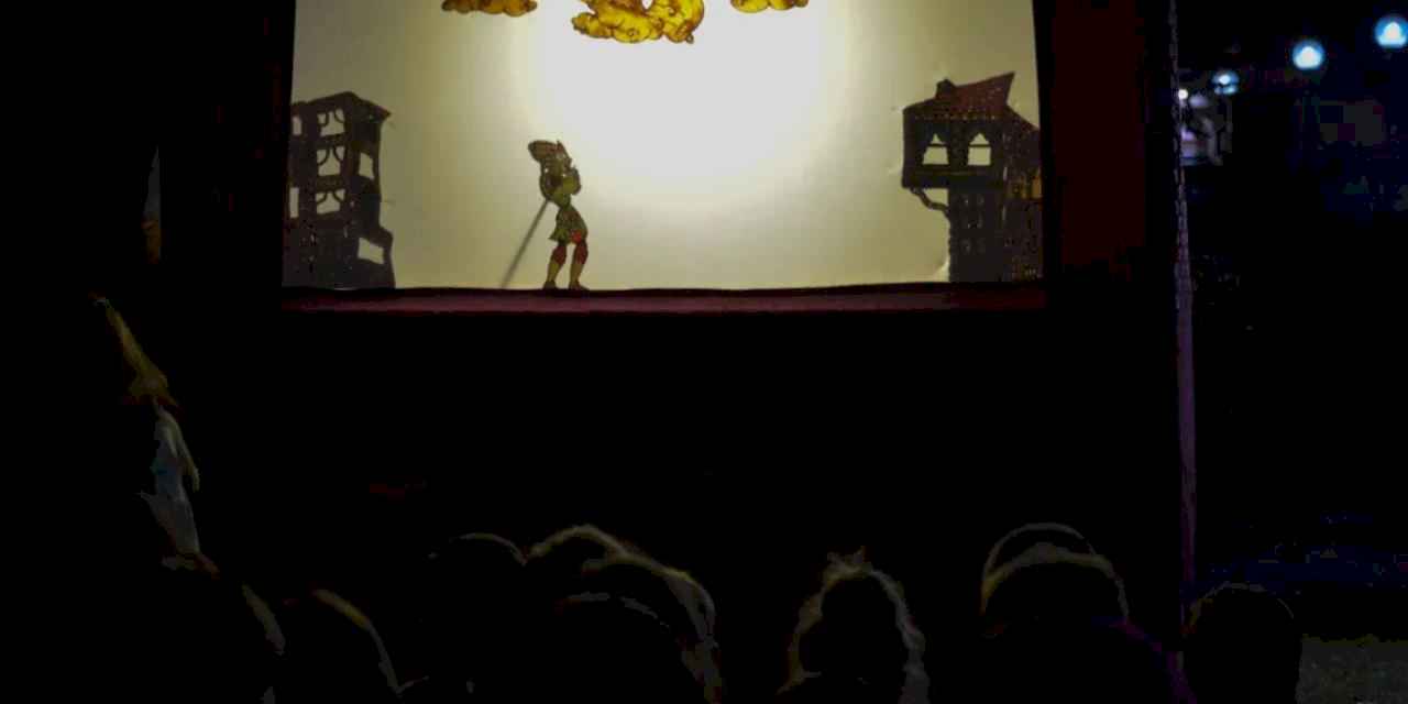 Karagöz Bursalıların gönlüne perde açtı